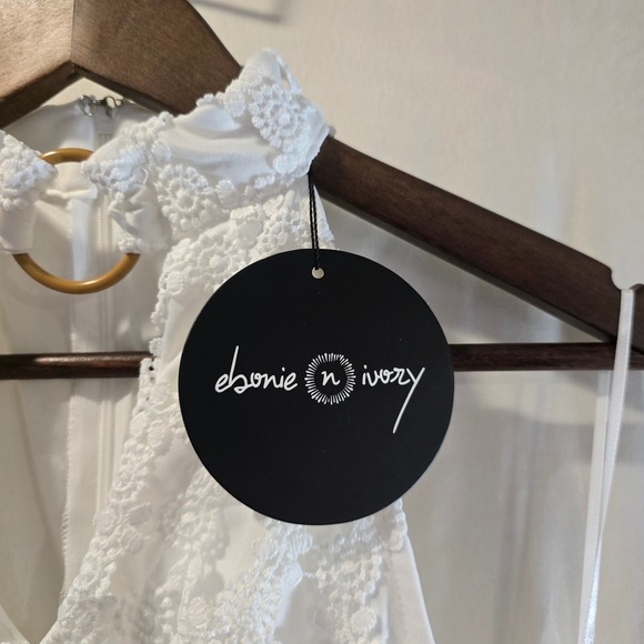 Ebonie N Ivory White Lace Halter‎ Neck Mini Dress Size 8 - Picture 8 of 9
